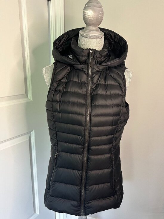 lululemon athletica Jackets & Blazers - Women's Black Lululemon "Down for it all" Vest w removeable hood Size 8 EUC
